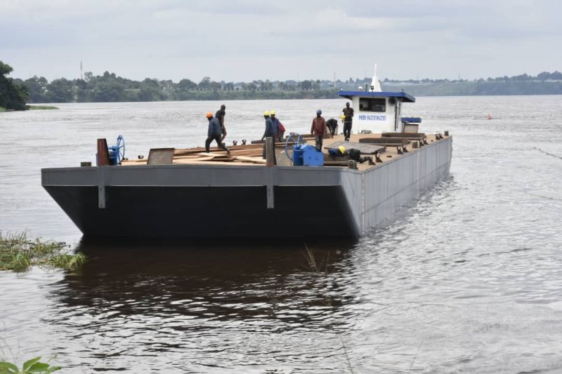 Surveillance des bateaux et baleinières sur le fleuve Congo et ses affluents
